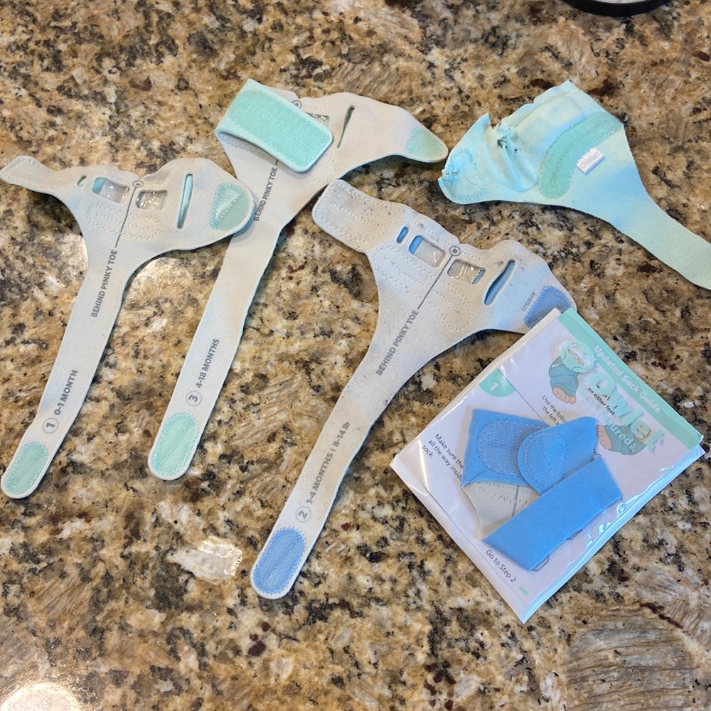 Extra Owlet Socks and Charging Base (original version)